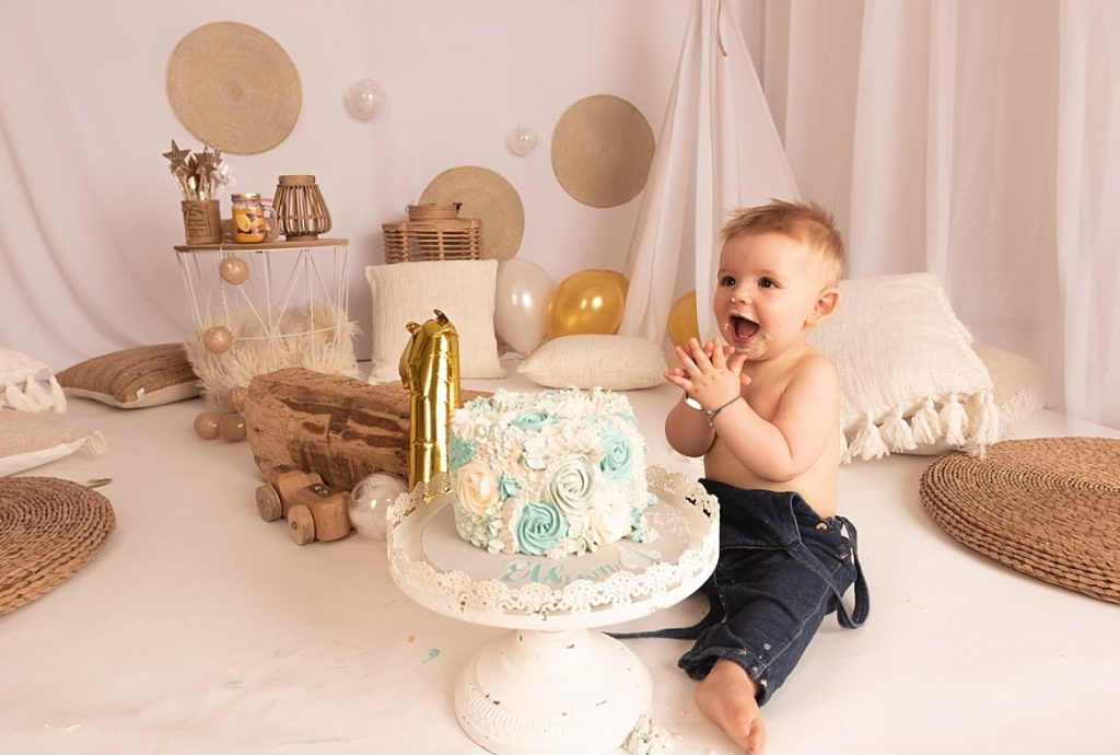 Gâteau décoré pour une séance photo festive