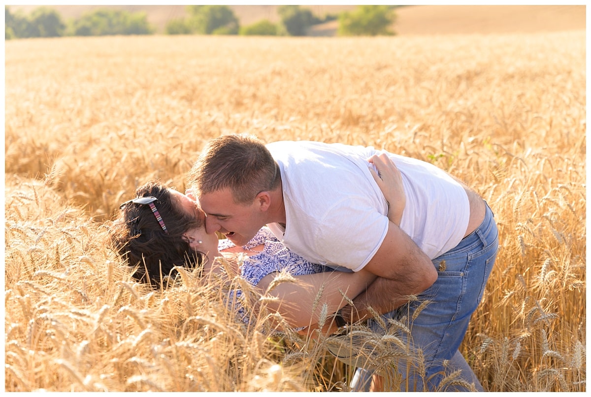 photo de couple champs de blé