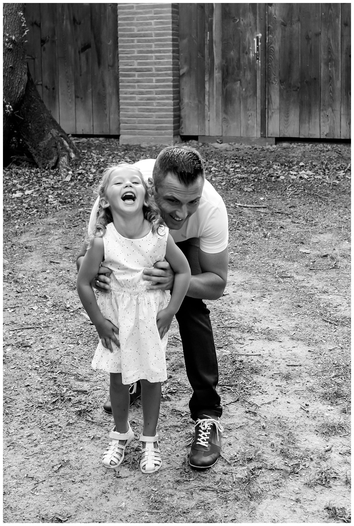 photo papa et sa fille en extérieur